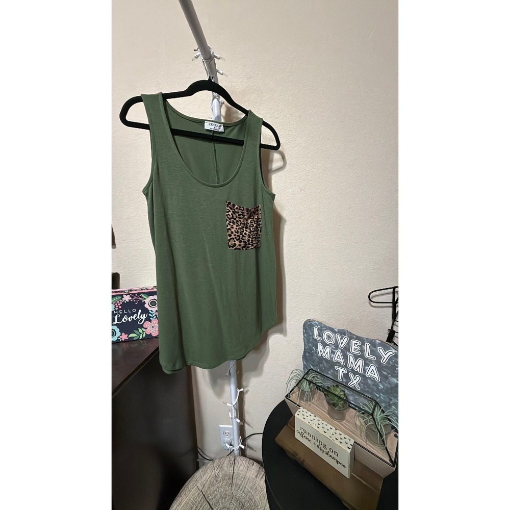 Zenana Olive Green w/Cheetah Pocket Tank Small
